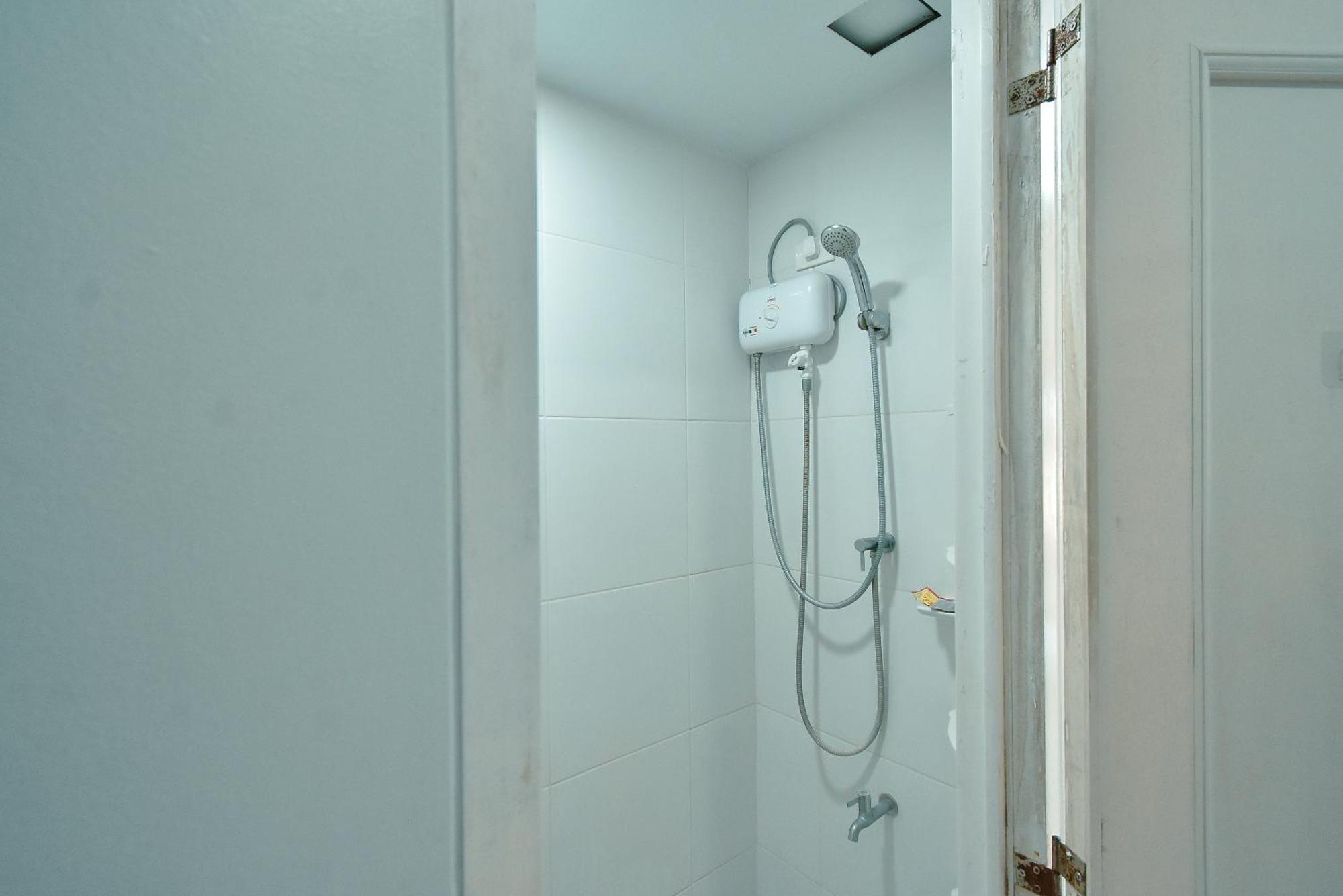 Aparthotel Cozy Unit With Free Pool, Netflix & Wifi In Alabang Crq3 à Muntinlupa City Extérieur photo